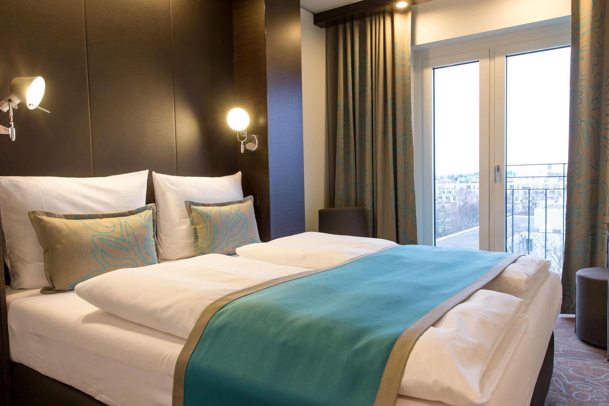 Motel One Muenchen-Olympia Gate Exterior photo